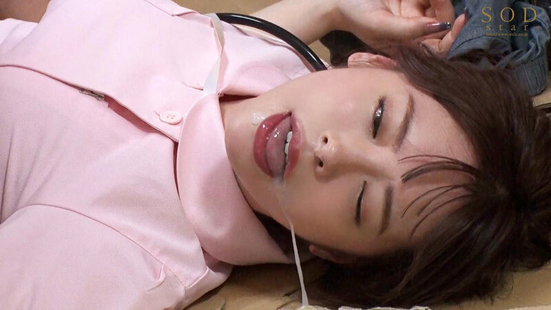 顔射される女の顔。The face of a woman receiving facial cumshots.

人気なAV女優　小倉由菜。病院で絶倫患者を治療する新人女性。患者が暴走する絶倫イラマチオ、乱交セックスによる治療など、過激なセックスが多くみられる。Popular AV actress Yuna Ogura. She is a new woman who treats adult patients at the hospital. Extreme sex is often seen, such as deep throating where patients go wild, and treatment with orgy sex.