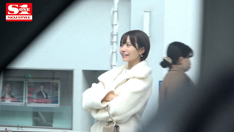 本郷愛　sone00273　「えっ！ここでヤルの？」 マルチに活躍する本郷愛のプライベートに完全密着して隙あらばいきなり即ズボッ！前代未聞ドッキリAV大作戦