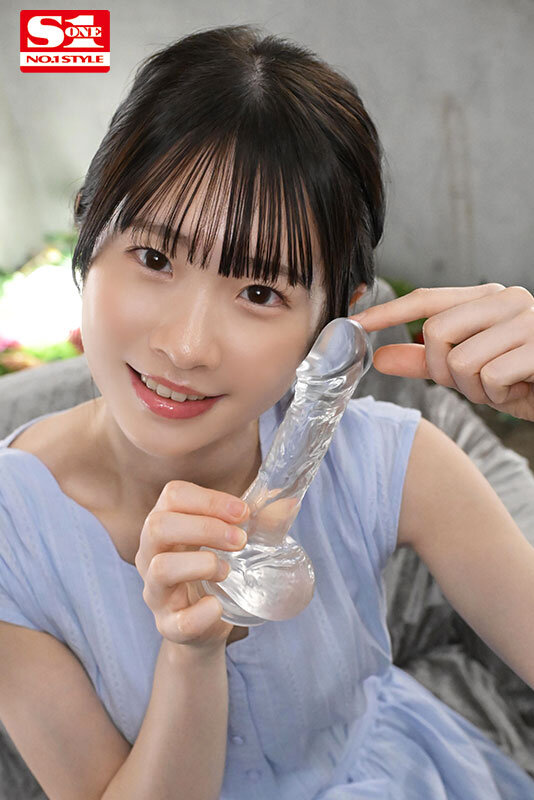 アナタの最高オナニーのために白上咲花が可愛く見つめておち●こを刺激、そして何度も射精を笑顔で受け止める…大量顔射スマイルオナサポ1