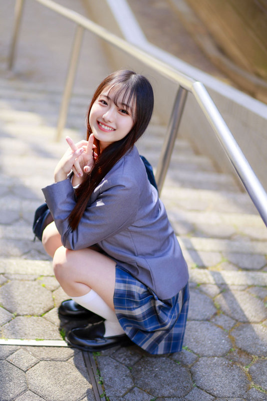 画像-可愛い笑顔の制服美少女-【DEAA-004】かほちゃん 電影シロウト-青春-