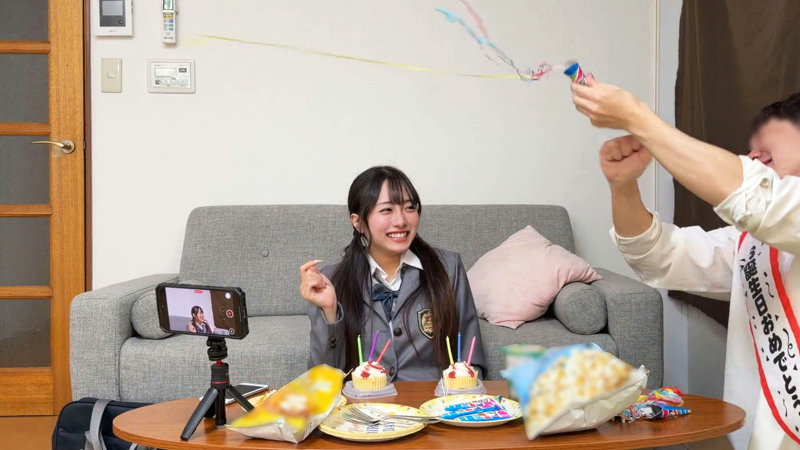 画像-女子校生の可愛い笑顔-【DEAA-031】かほ 電影シロウト-青春-